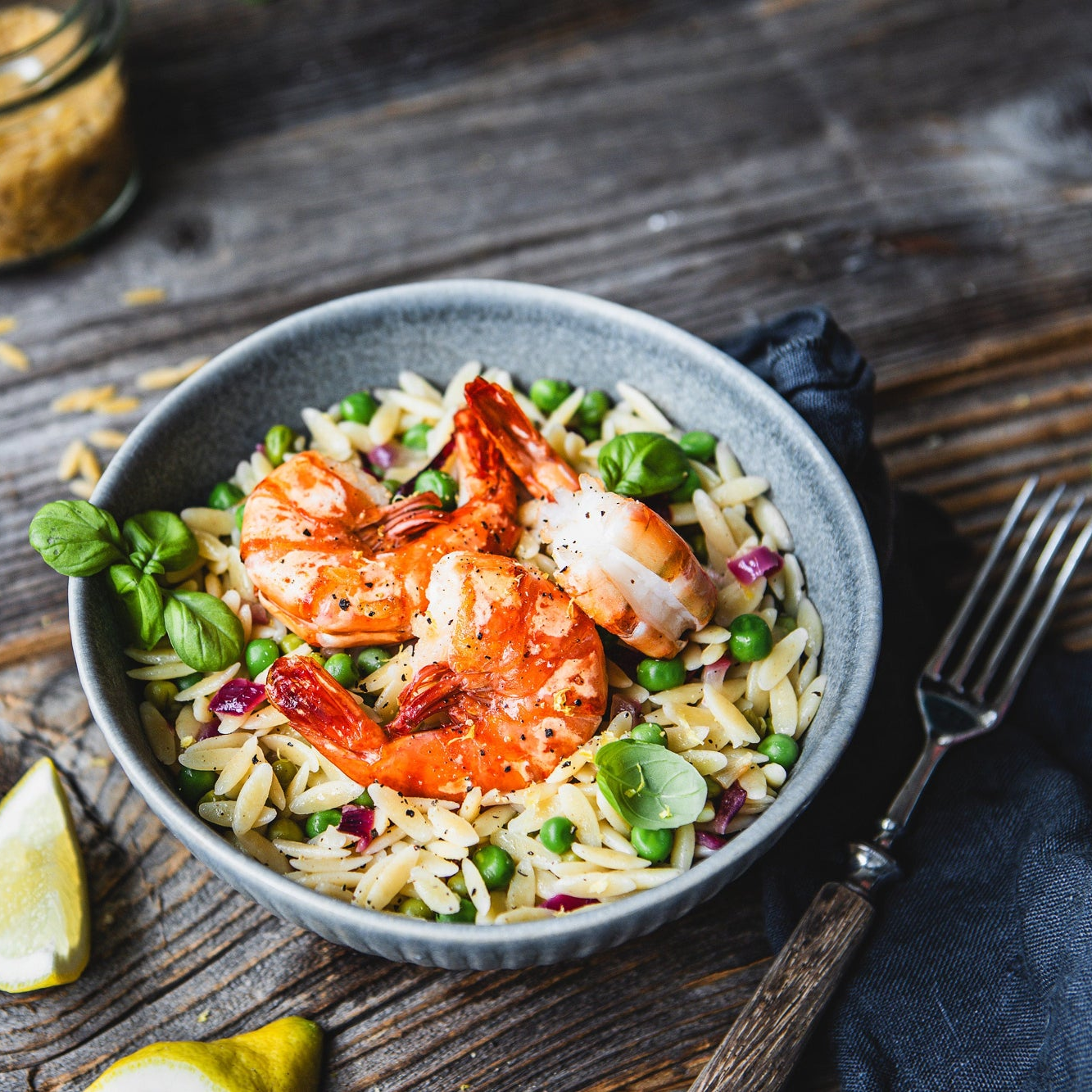 followfood Risoni Nudeln Zitronensauce Erbsen und Black Tiger Garnelen Produktbild