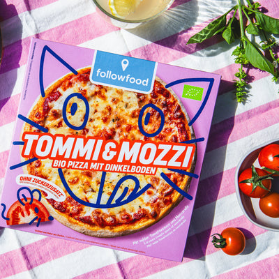 followfood Bio Pizza Tommi & Mozzi Verpackung auf Picknicktisch
