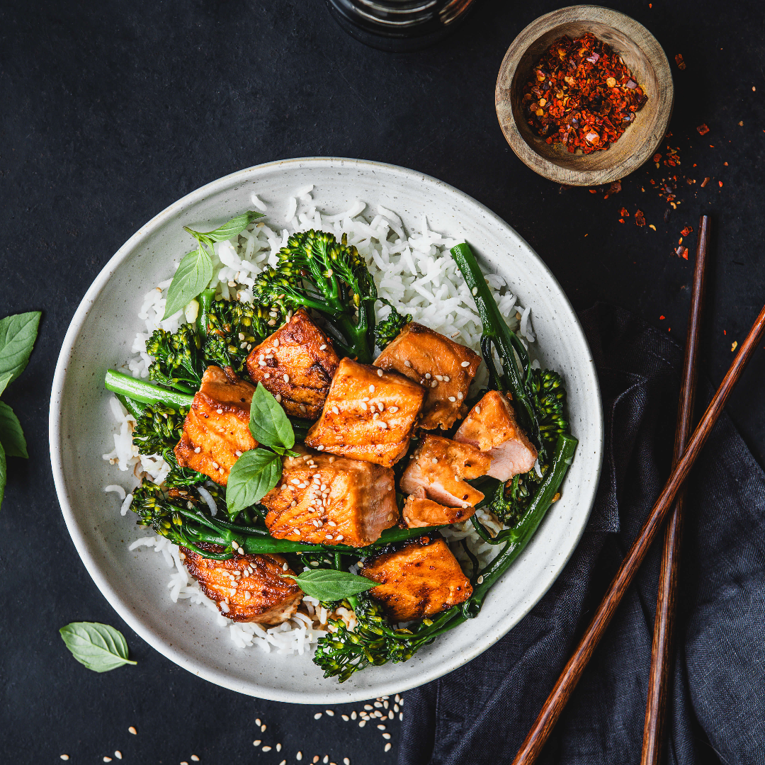 followfood Lachsfilet Soja Sesam und Ingwer auf gebratenem Broccolini Produktbild